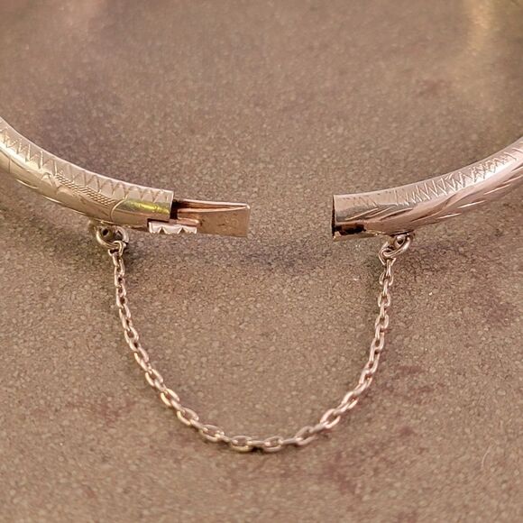 Vintage Sterling Engraved Hinge Bangle Bracelet - Picture 6 of 7